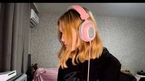 Eva Arts online show from November 25, 2025, 1:22 pm