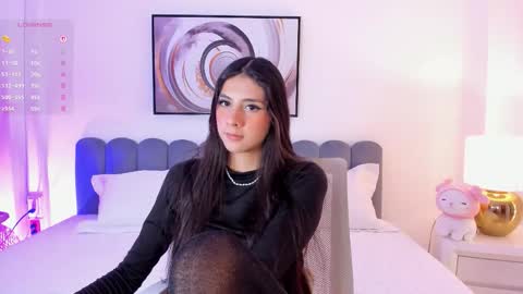 Nia online show from November 14, 2025, 7:01 pm