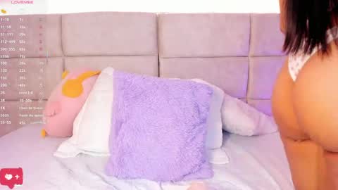 Nia online show from April 18, 2026, 12:53 pm