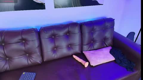 Nia Blum online show from November 1, 2025, 3:30 am