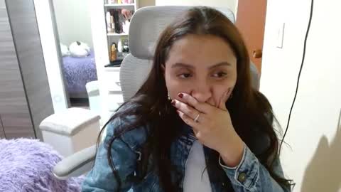 Dani online show from November 19, 2025, 4:34 am