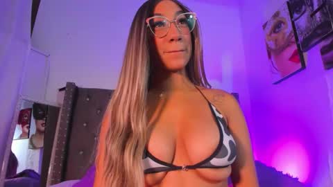 Snapshot of nia_seren chatting on February 16, 2026, 7:32 pm Nia online show from February 16, 2026, 7:32 pm