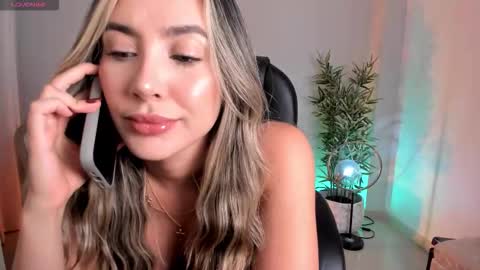 Snapshot of niabennet chatting on November 1, 2025, 9:39 pm Nia online show from November 1, 2025, 9:39 pm