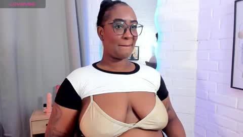 Nia online show from October 4, 2025, 7:28 am