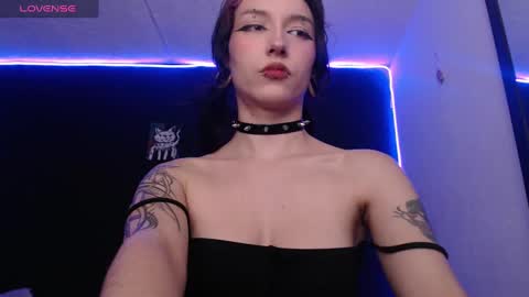 Snapshot of niakat_ chatting on December 17, 2024, 1:18 am  niakat  online show from December 17, 2024, 1:18 am