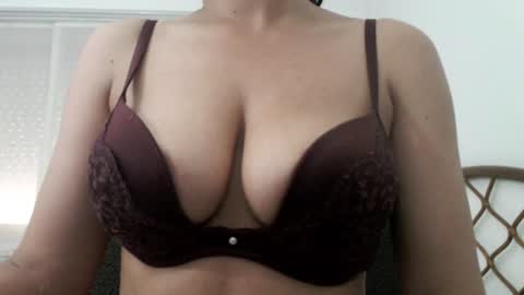 Snapshot of nicebrown chatting on July 8, 2026, 1:37 pm Sfora online show from July 8, 2026, 1:37 pm