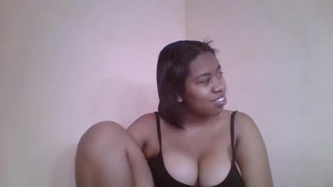 Snapshot of nicelly01 chatting on June 9, 2026, 6:25 am nicelly01 online show from June 9, 2026, 6:25 am