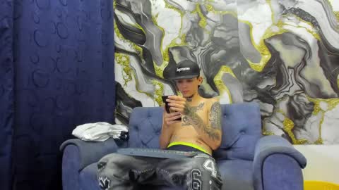 Snapshot of nick_straightboy chatting on May 31, 2026, 5:04 am Nick online show from May 31, 2026, 5:04 am