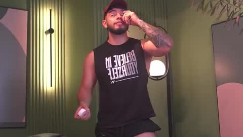 Snapshot of nick_vans chatting on September 22, 2025, 10:23 pm Jhohan online show from September 22, 2025, 10:23 pm