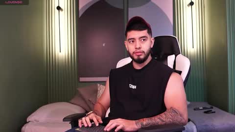 Snapshot of nick_vans chatting on October 9, 2025, 1:20 pm Jhohan online show from October 9, 2025, 1:20 pm