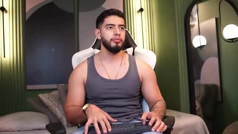 Snapshot of nick_vans chatting on October 15, 2025, 12:27 pm Jhohan online show from October 15, 2025, 12:27 pm