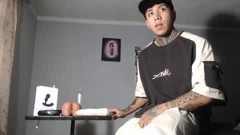 Nickhot0609 online show from January 28, 2025, 10:23 pm