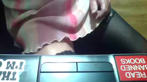 nickibabe1980 online show from October 15, 2025, 5:57 pm