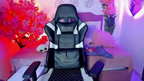 Snapshot of nickie_reed_ chatting on May 27, 2026, 9:56 pm nickie_reed_ online show from May 27, 2026, 9:56 pm