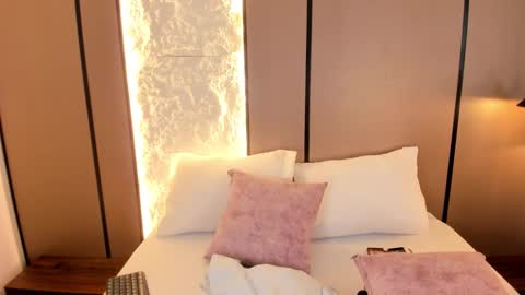 Nicky  online show from November 20, 2025, 3:28 am