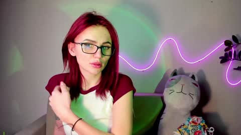 Snapshot of nicky_weekends chatting on December 10, 2024, 12:06 am Nicky Weekends online show from December 10, 2024, 12:06 am