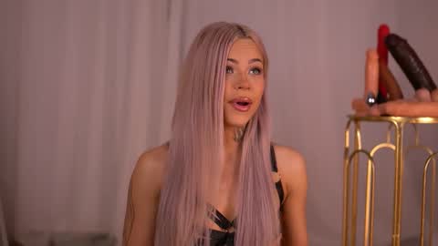 Nicky online show from September 16, 2025, 6:42 pm