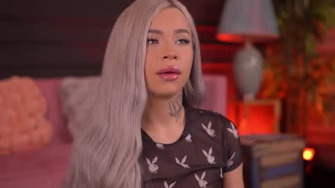 Nicky online show from November 8, 2025, 7:01 pm