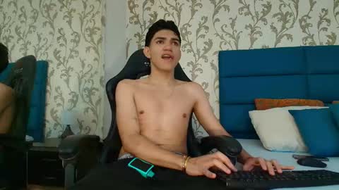 nico_monroet online show from April 18, 2026, 9:04 pm