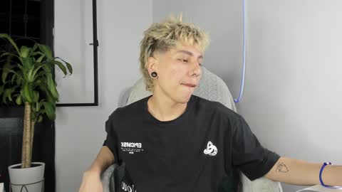 Nico  online show from September 20, 2025, 3:40 am