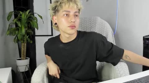 Nico  online show from September 23, 2025, 3:53 am