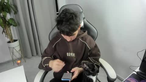 Nico  online show from April 18, 2026, 4:16 am