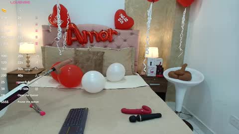 Nicol Alvarez online show from February 19, 2025, 3:39 am