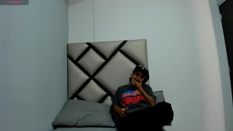 nicol_helen online show from November 24, 2025, 9:25 pm