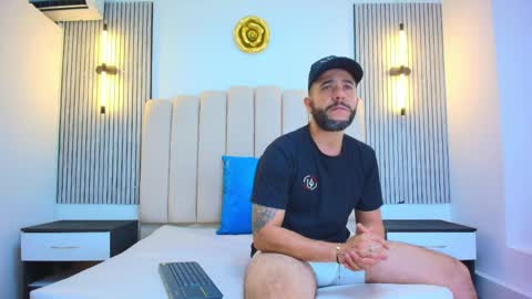 Snapshot of nicolas_cray chatting on May 15, 2026, 12:34 pm NICOLAS online show from May 15, 2026, 12:34 pm