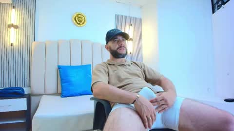 Snapshot of nicolas_cray chatting on May 20, 2026, 12:11 pm NICOLAS online show from May 20, 2026, 12:11 pm