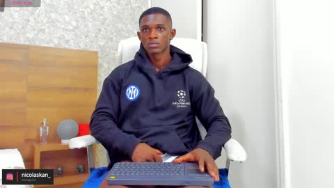 Snapshot of nicolaskan chatting on December 10, 2024, 1:00 pm Nicolas online show from December 10, 2024, 1:00 pm