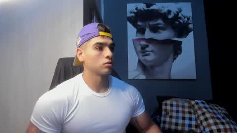 Snapshot of nicolasmuscle chatting on April 26, 2026, 7:11 pm Andres online show from April 26, 2026, 7:11 pm