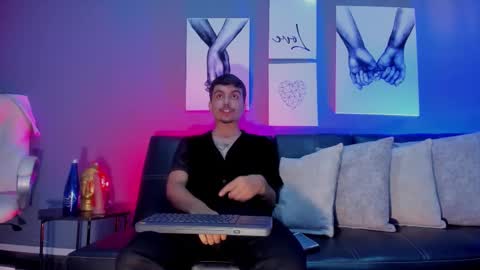 Nicolas Rey online show from November 11, 2025, 3:28 am