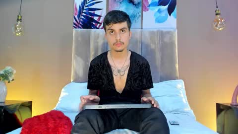 Nicolas Rey online show from November 13, 2025, 4:22 am