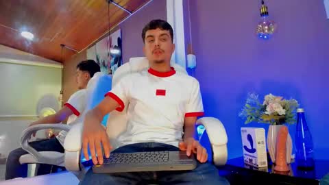 Nicolas Rey online show from November 25, 2025, 4:23 am