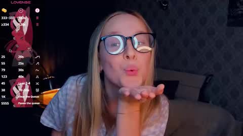 Nicoletta online show from October 10, 2025, 5:34 pm