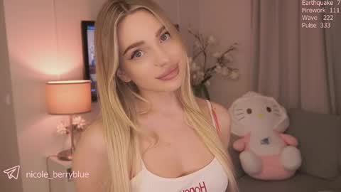 Snapshot of nicole_blueberry chatting on June 1, 2026, 10:33 pm Nicole online show from June 1, 2026, 10:33 pm