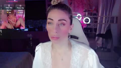 Nicole online show from December 21, 2025, 3:46 am