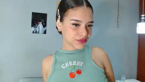 nicole_mayer01 online show from October 15, 2025, 11:21 am