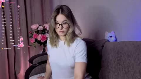 Nicole online show from December 15, 2025, 6:23 pm