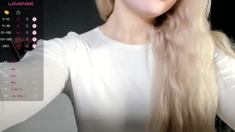 Snapshot of nicole_yo chatting on December 17, 2024, 10:43 pm Mary online show from December 17, 2024, 10:43 pm