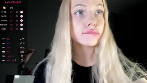 Snapshot of nicole_yo chatting on January 18, 2025, 3:42 am Mary online show from January 18, 2025, 3:42 am