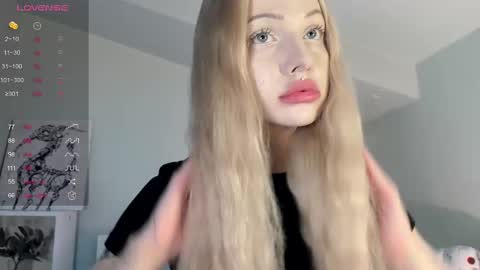 Snapshot of nicole_yo chatting on February 18, 2025, 7:10 am Mary online show from February 18, 2025, 7:10 am