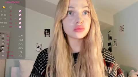 Snapshot of nicole_yo chatting on February 28, 2025, 4:43 am Mary online show from February 28, 2025, 4:43 am
