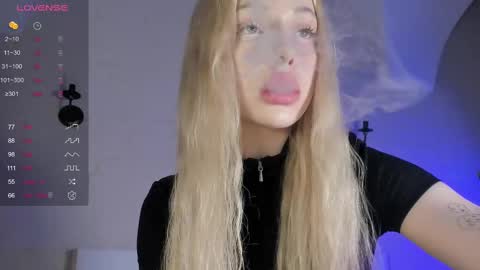 Snapshot of nicole_yo chatting on March 6, 2025, 3:02 am Mary online show from March 6, 2025, 3:02 am