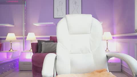 Snapshot of nicolecrawft chatting on October 9, 2025, 7:23 pm Nicole Crawft online show from October 9, 2025, 7:23 pm