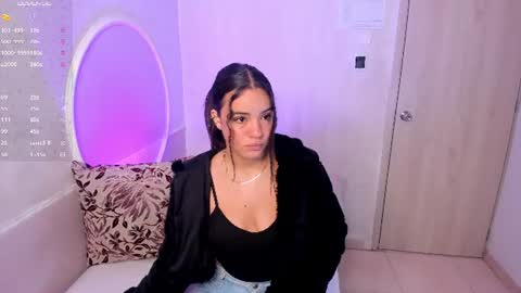 Snapshot of nicolee_blair chatting on August 1, 2026, 11:20 am Nicole online show from August 1, 2026, 11:20 am