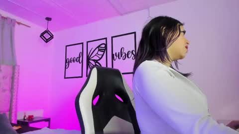 nicolee millerr online show from April 22, 2026, 12:28 pm