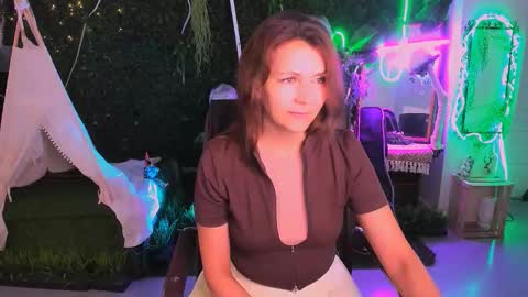 nicolehits online show from November 28, 2025, 5:32 am