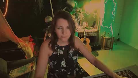 nicolehits online show from December 13, 2025, 7:53 pm